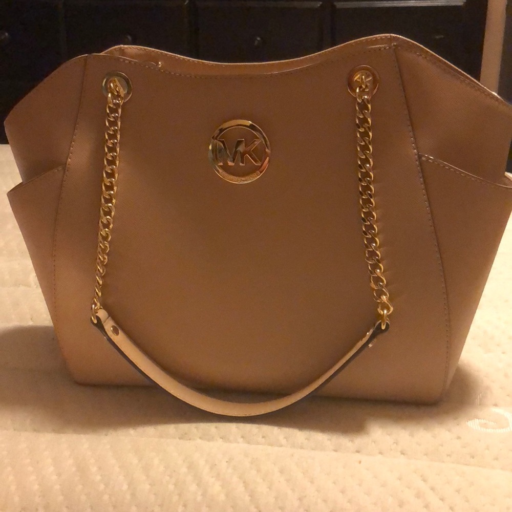 Jet Set Travel Tote/Lg Chain Shldr - Color: Oyster